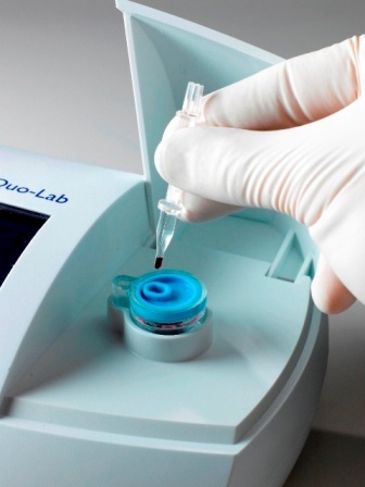 Quo-Lab delivers lab-accurate results from 4µL venous or finger prick blood sample.
