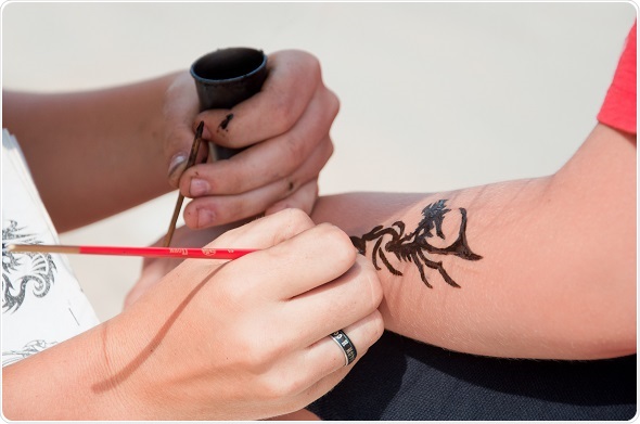 Black henna tattoo hi-res stock photography and images - Alamy