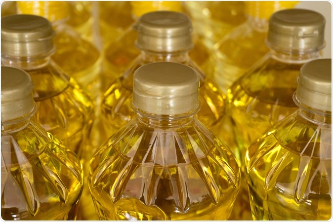 Canolo oil bottles. Image Credit: natthawut ngoensanthia / Shutterstock