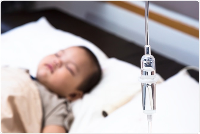 5 months old baby with dehydration, receiving medication through intravenous fluid therapy while asleep in hospital bed. Image Credit: Vinnstock / Shutterstock