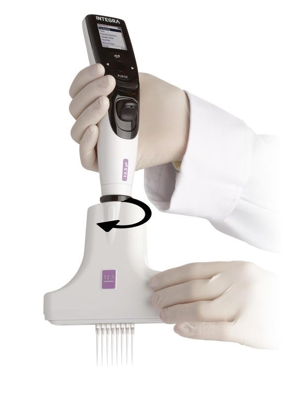 VOYAGER Pipette with a handle which can turn for improved ergonomics