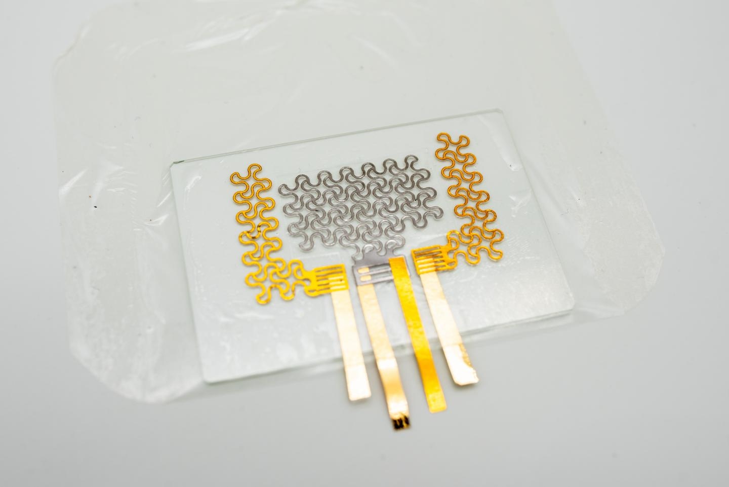 Stretchable e-tattoo enables heart monitoring for days.