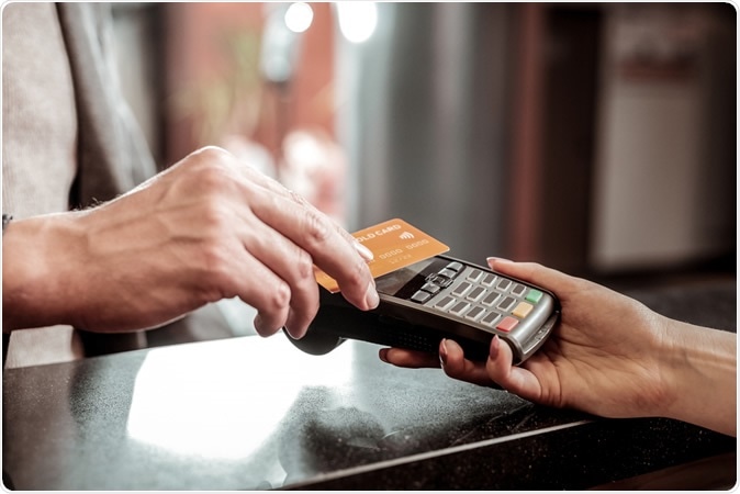 Contactless payment. Image credit: Shutterstock
