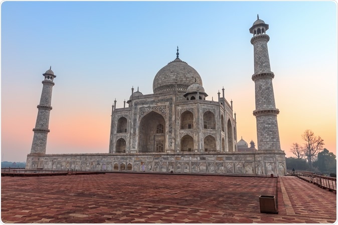 Taj Mahal in India at sunset, wonderful view, no people. Image Credit: AlexAnton / Shutterstock