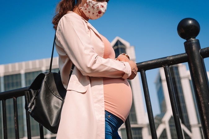 Study: Pregnant and postpartum women with SARS‐CoV‐2 infection in intensive care in Sweden. Image Credit: Corpii / Shutterstock