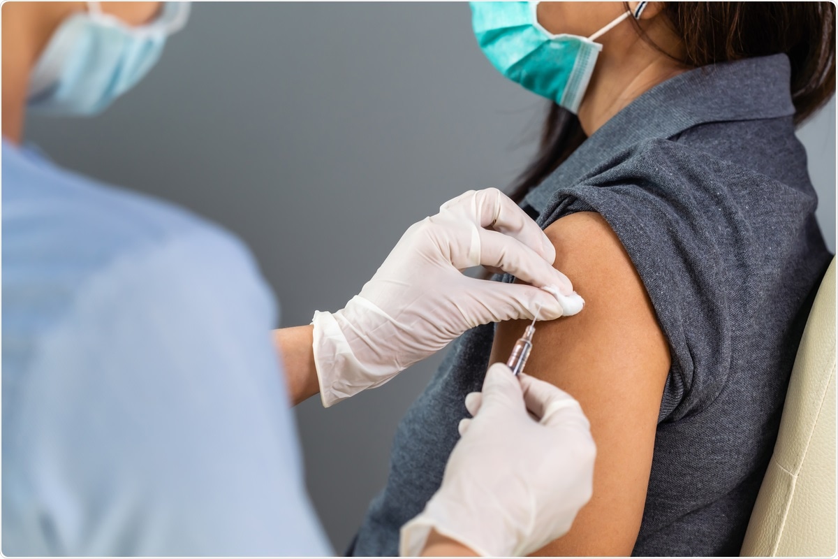 Study: COVID-19 Vaccine Perceptions and Uptake in a National Prospective Cohort of Essential Workers. Image Credit: BaLL LunLa/ Shutterstock