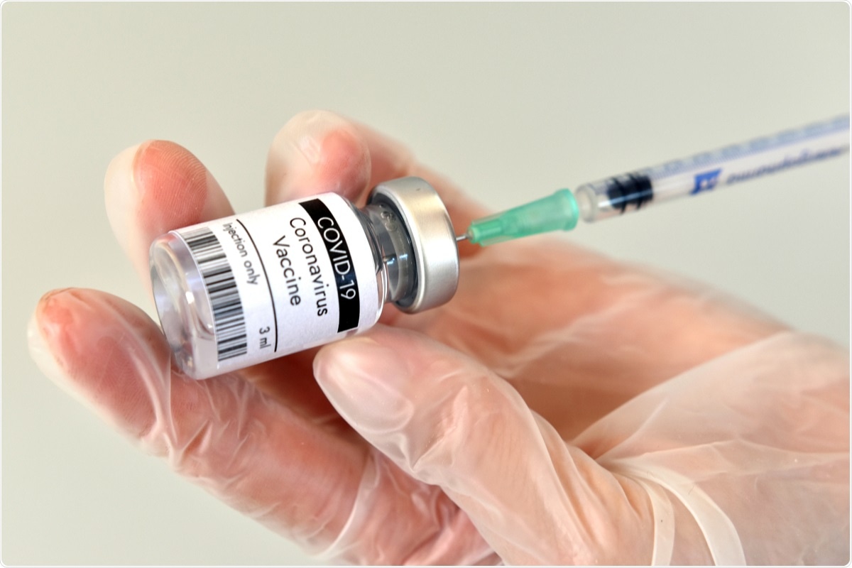 Study: Early effectiveness of COVID-19 vaccination with BNT162b2 mRNA vaccine and ChAdOx1 adenovirus vector vaccine on symptomatic disease, hospitalisations and mortality in older adults in England. Image Credit: Maria Kaminska / Shutterstock