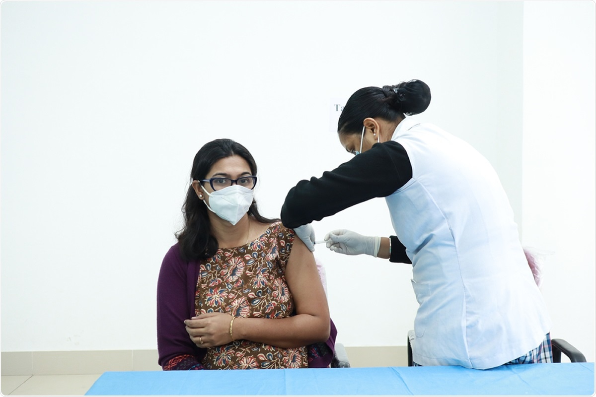 Study: A Real World Evaluation of the safety and immunogenicity of the Covishield vaccine, ChAdOx1 nCoV- 19 Corona Virus Vaccine (Recombinant) in Health Care Workers (HCW) in National Capital Region (NCR) of India: A preliminary report. Image Credit: Master the moment / Shutterstock