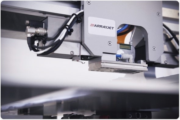 Twin cameras sit either side of the print head and comprise the Iris™ Optical QC System which captures images of printed slides within 300 msof sample deposition.
