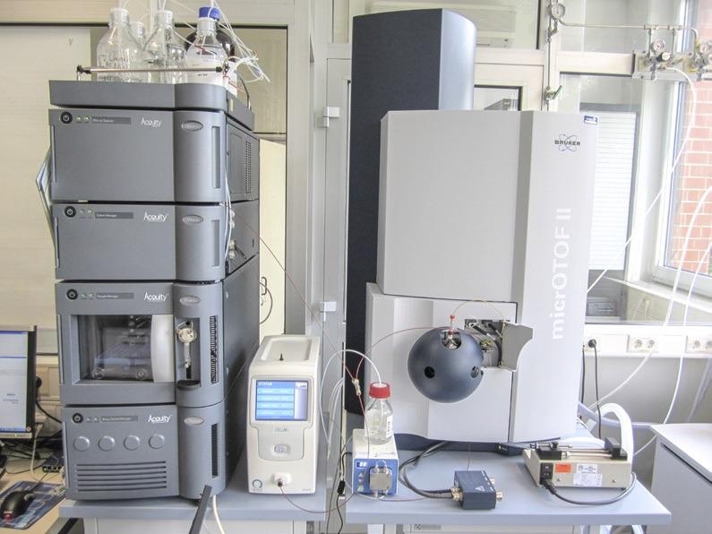 Waters Acquity UPLC with Bruker microTOF II