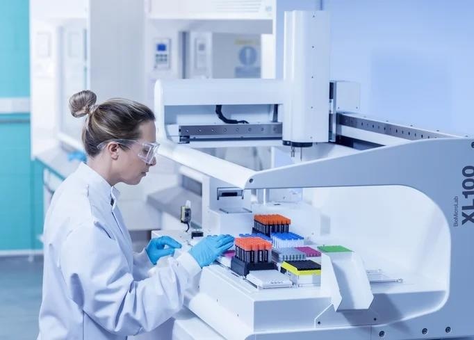 ¿Cómo podemos lograr la gestión de muestras de laboratorio más eficaz?