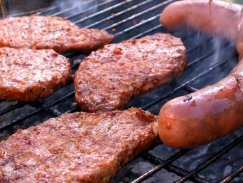 Beef and steak lovers in the U.S. can relax and throw a few more steaks on the barbie, now that tests on over 60 cows culled from the same herd of an animal which was found to be infected with mad cow disease, have tested negative.