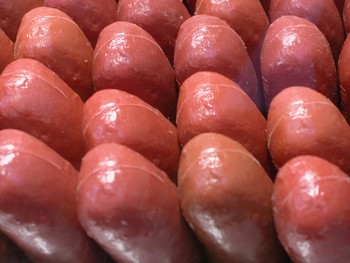 Heavy consumption of hot dogs, sausages and luncheon meats, along with other forms of processed meat, was associated with the greatest risk of pancreatic cancer in a large multiethnic study reported today at the 96th Annual Meeting of the American Association for Cancer Research.
