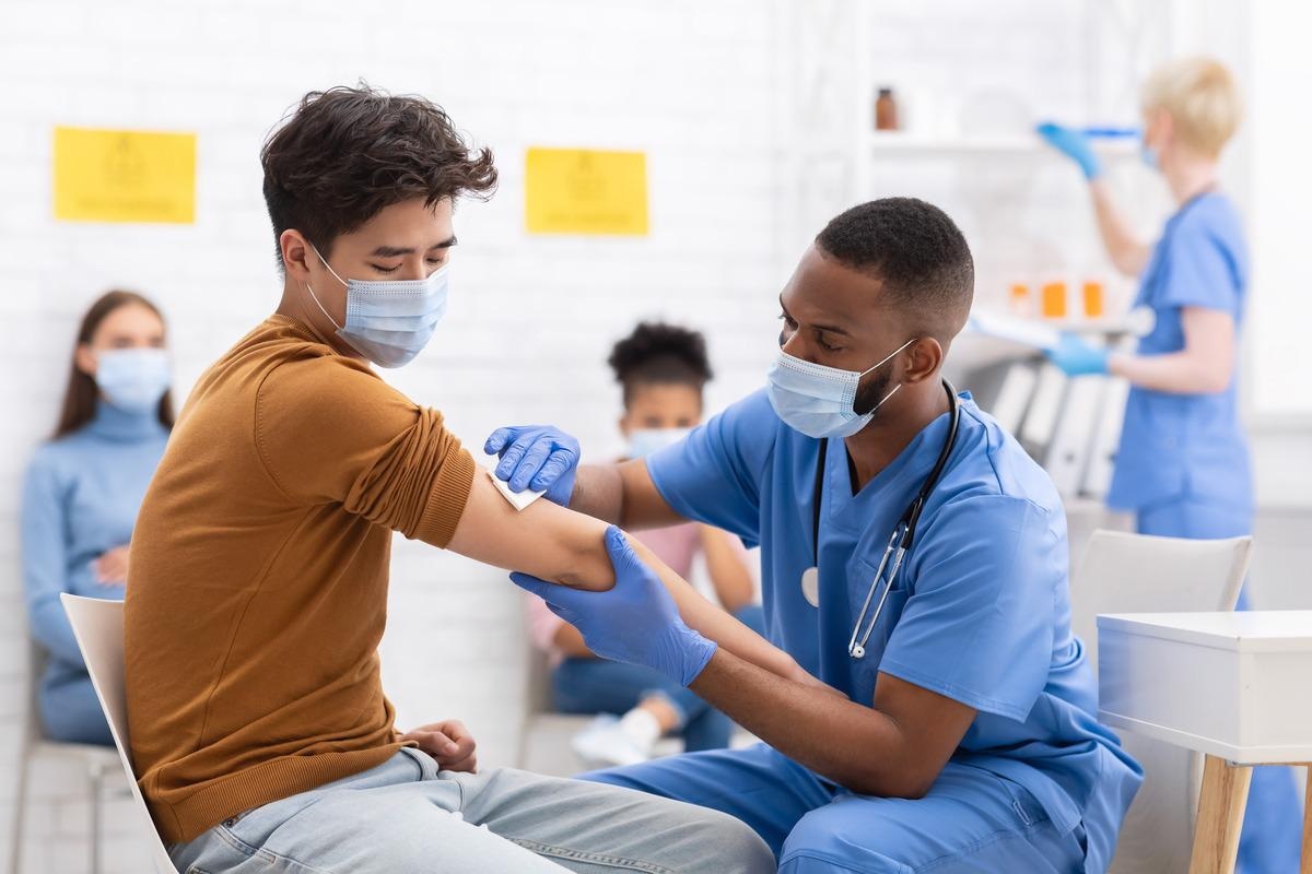 Study: Safety, immunogenicity, and efficacy of a COVID-19 vaccine (NVX-CoV2373) co-administered with seasonal influenza vaccines: an exploratory substudy of a randomised, observer-blinded, placebo-controlled, phase 3 trial. Image Credit:  Prostock-studio/Shutterstock