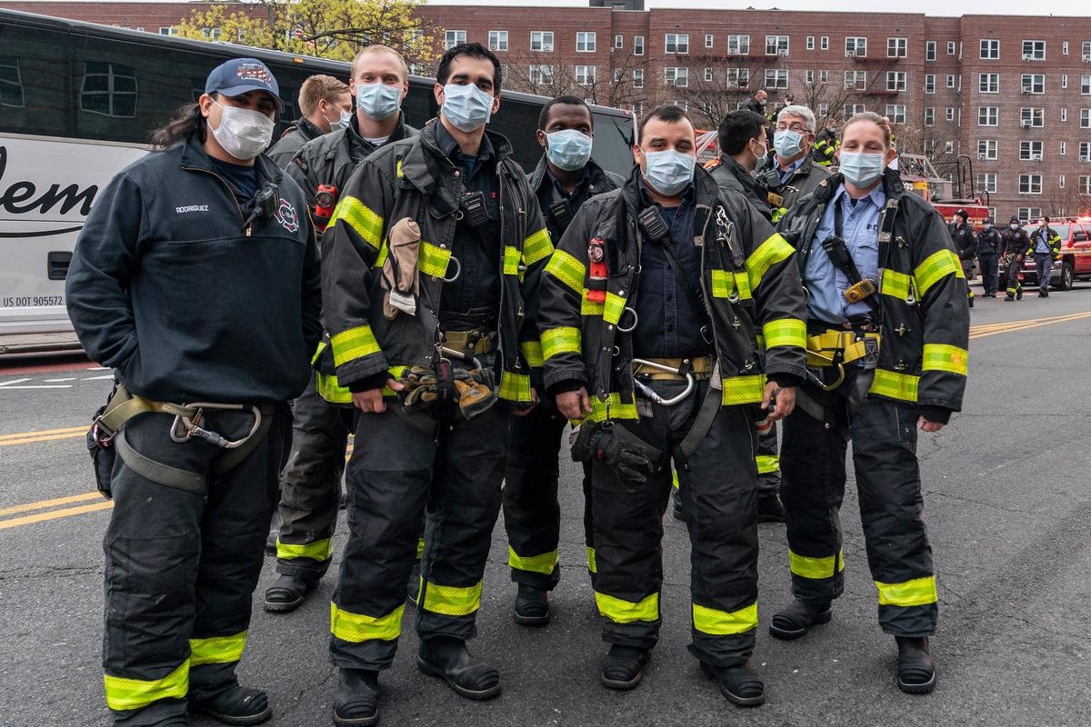 Study: High Burden of COVID-19 among Unvaccinated Law Enforcement Officers and Firefighters. Image Credit: lev radin/Shutterstock
