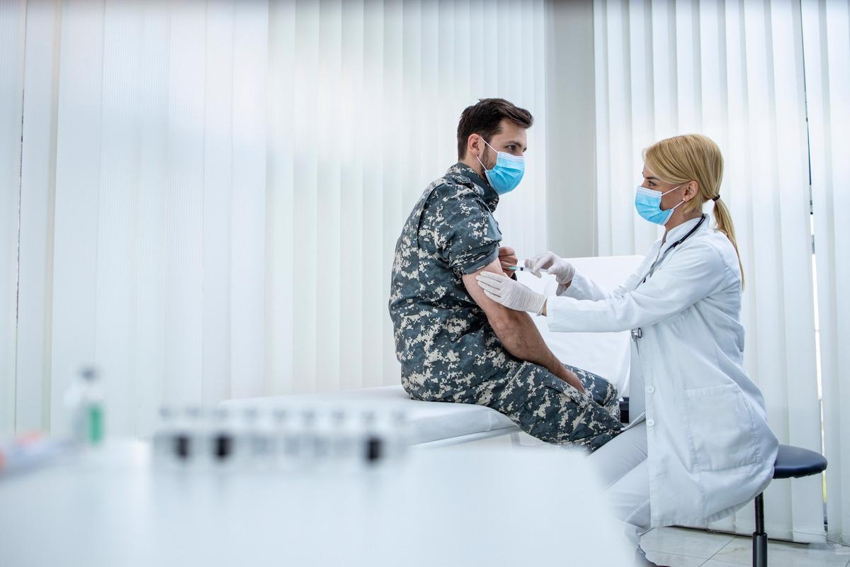Study: Genomic and Virological Characterization of SARS-CoV-2 Variants in a Subset of Unvaccinated and Vaccinated U.S. Military Personnel. Image Credit: Aleksandar Malivuk/Shutterstock