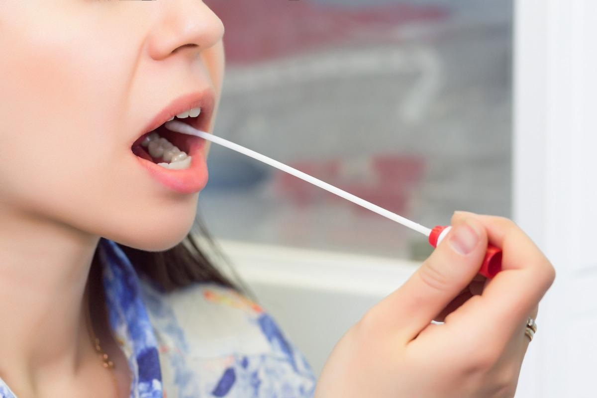 Study: Saliva inoculations are the preferred sample for Omicron detection.  Image credit: UvGroup / Shutterstock