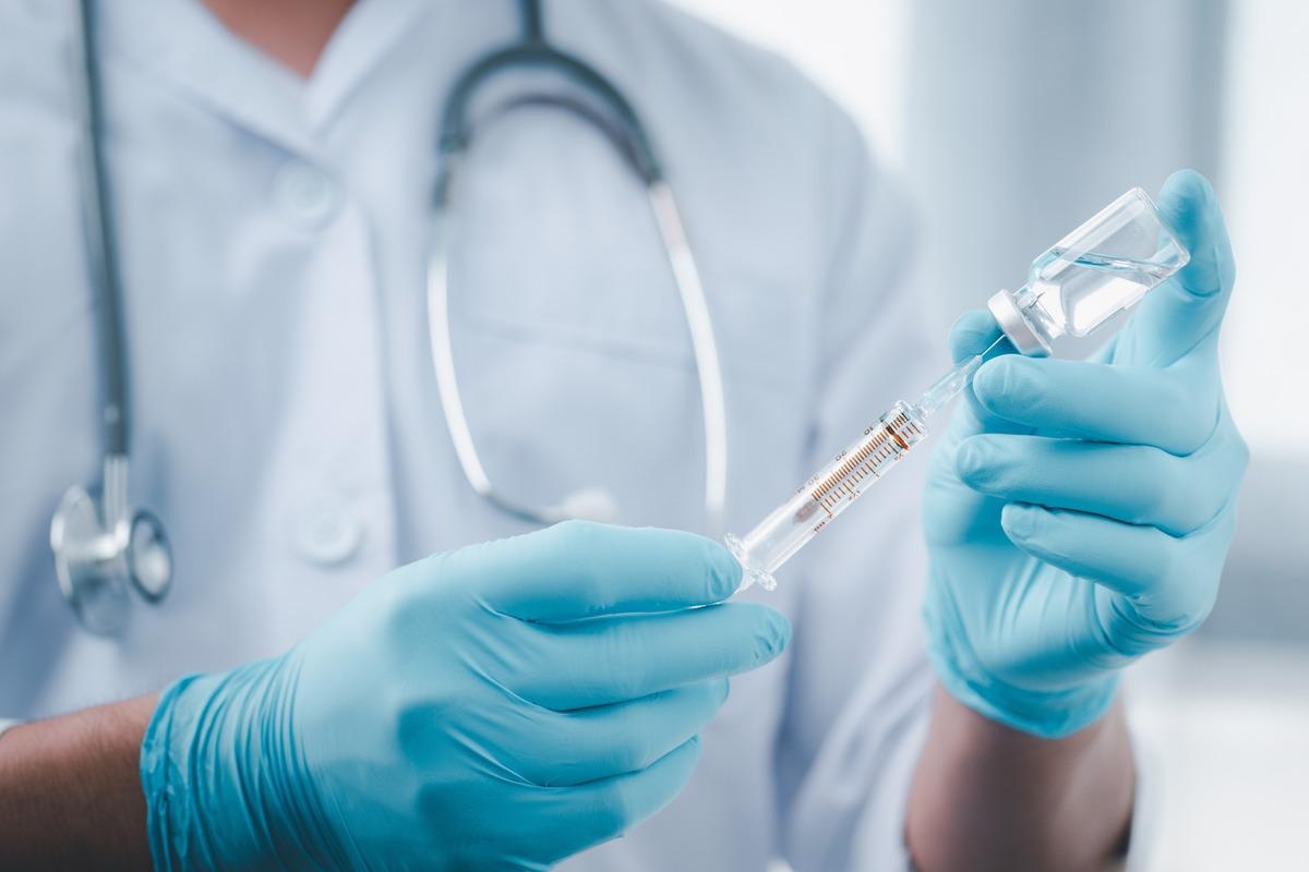 Study: SARS-CoV-2 vaccine Alpha and Delta variant breakthrough infections are rare and mild, but happen relative early after vaccination. Image Credit: LookerStudio/Shutterstock