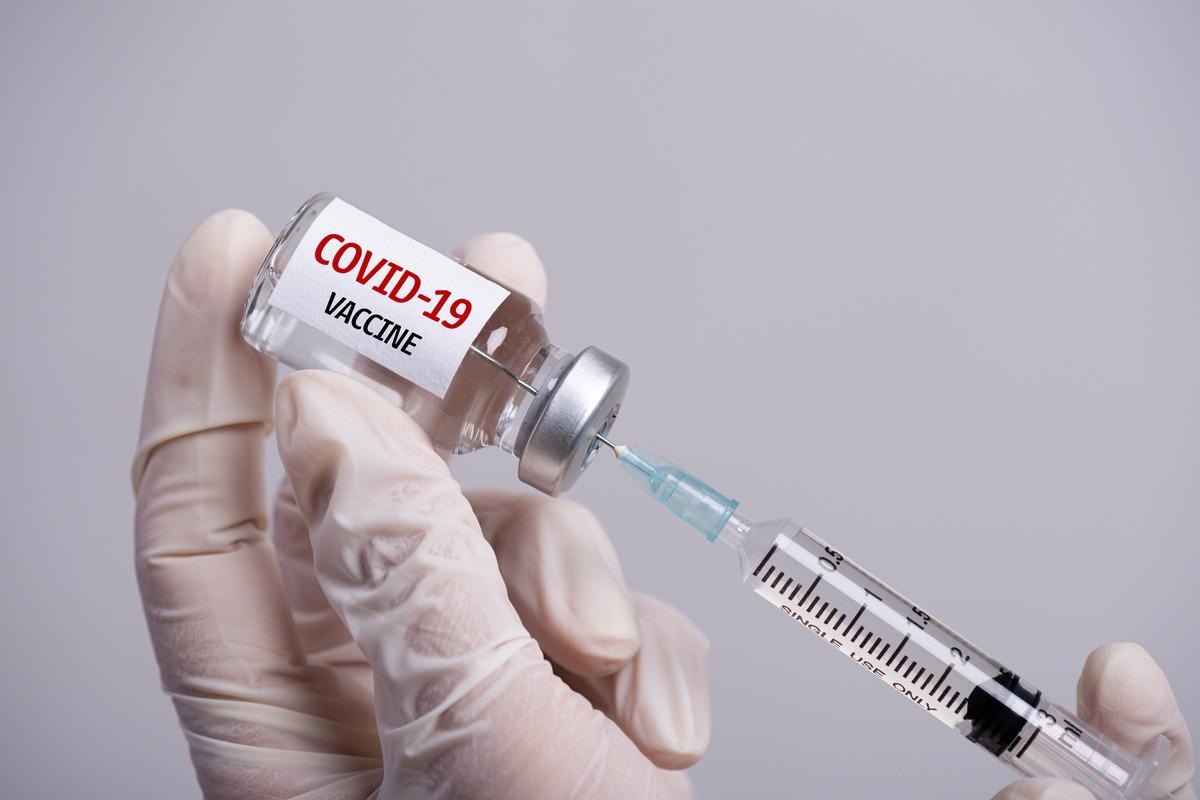 Study: Evaluating Real-World COVID-19 Vaccine Effectiveness Using a Test-Negative Case-Control Design. Image Credit: siam.pukkato/Shutterstock