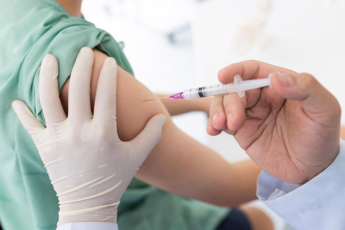 Study: Background incidence rates of adverse events of special interest related to COVID-19 vaccines in Ontario, Canada, 2015 to 2020, to inform COVID-19 vaccine safety surveillance. Image Credit: Tong_stocker/Shutterstock