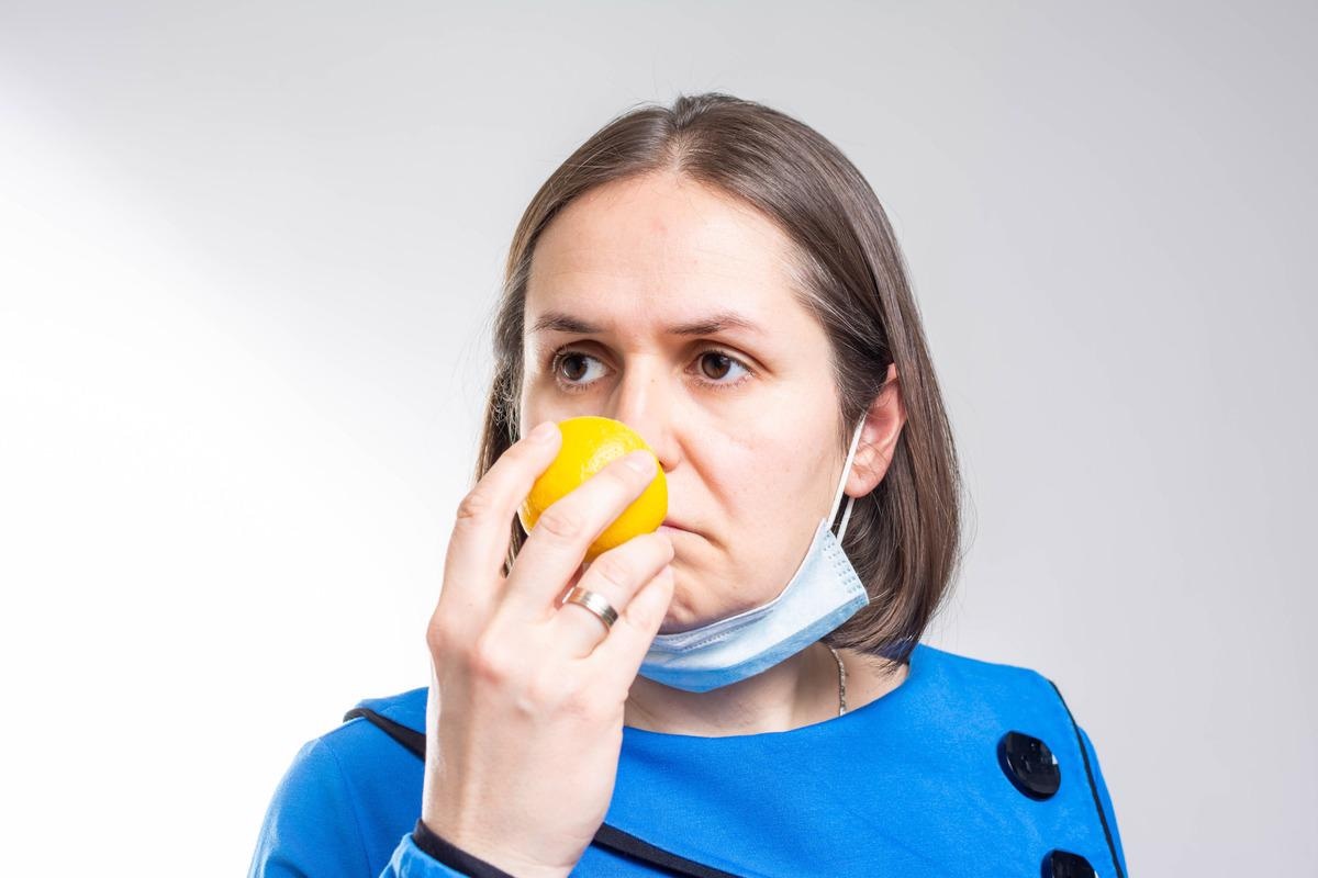 Study: High prevalence of olfactory disorders 18 months after contracting COVID-19. Image Credit: Nenad Cavoski/Shutterstock