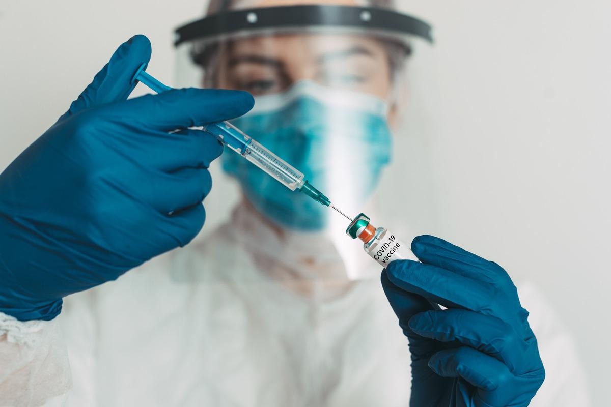 Study: Unadjuvanted intranasal spike vaccine booster elicits robust protective mucosal immunity against sarbecoviruses. Image Credit: Haris Mm/Shutterstock