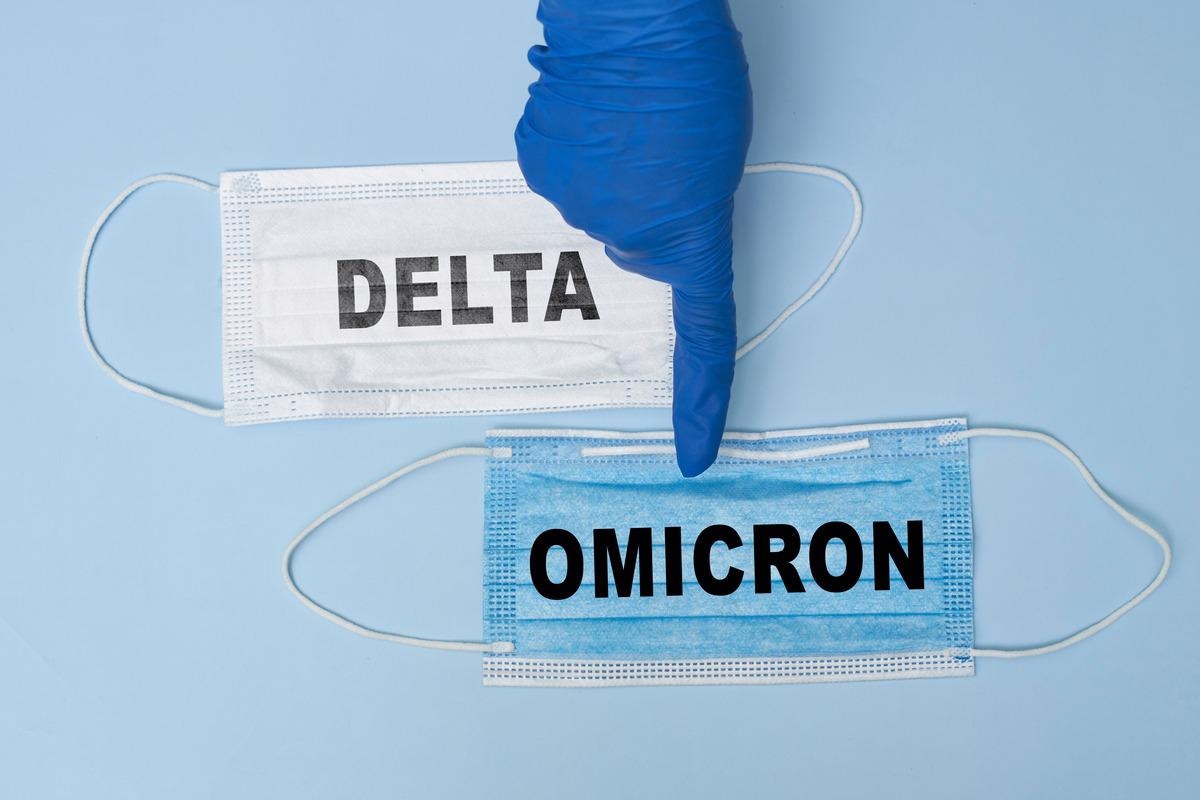 Study: A Quick Displacement of the SARS-CoV-2 variant Delta with Omicron: Unprecedented Spike in COVID-19 Cases Associated with Fewer Admissions and Comparable Upper Respiratory Viral Loads. Image Credit: G.Tbov/Shutterstock