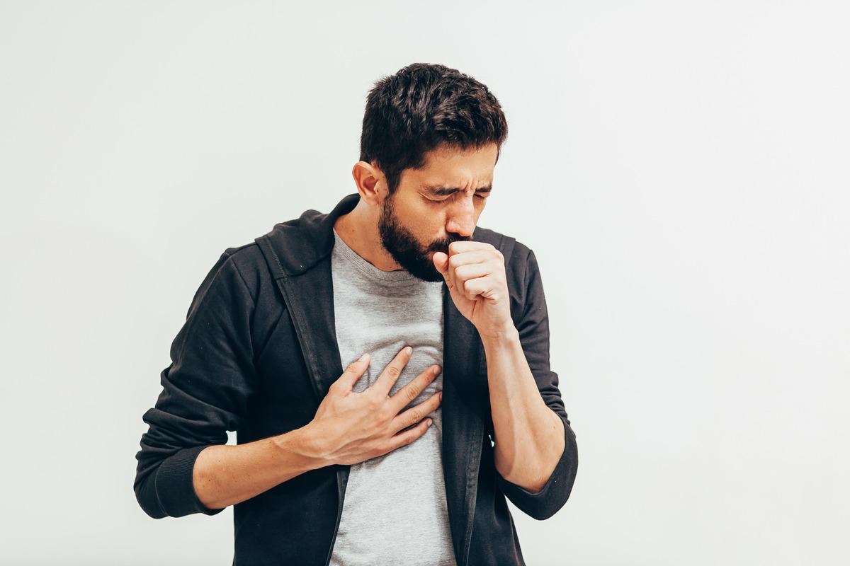 Study: SARS-CoV-2 is Mainly Distributed in Respiratory Droplets in the Exhaled Breath of COVID-19 Patients. Image Credit: Kleber Cordeiro/Shutterstock