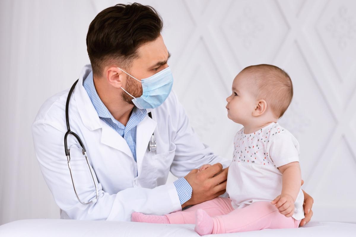 Study: Clinical manifestations and disease severity of SARS-CoV-2 infection among infants in Canada. Image Credit: Prostock-studio/Shutterstock