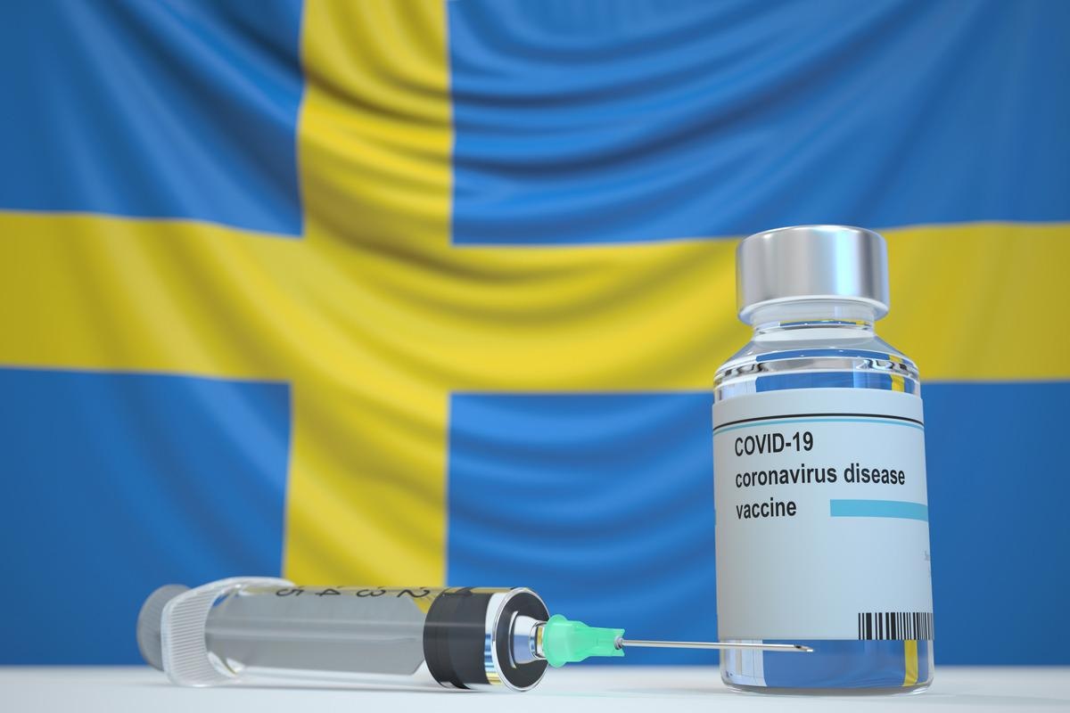 Study: Risk of infection, hospitalisation, and death up to 9 months after a second dose of COVID-19 vaccine: a retrospective, total population cohort study in Sweden. Image Credit: Novikov Aleksey/Shutterstock