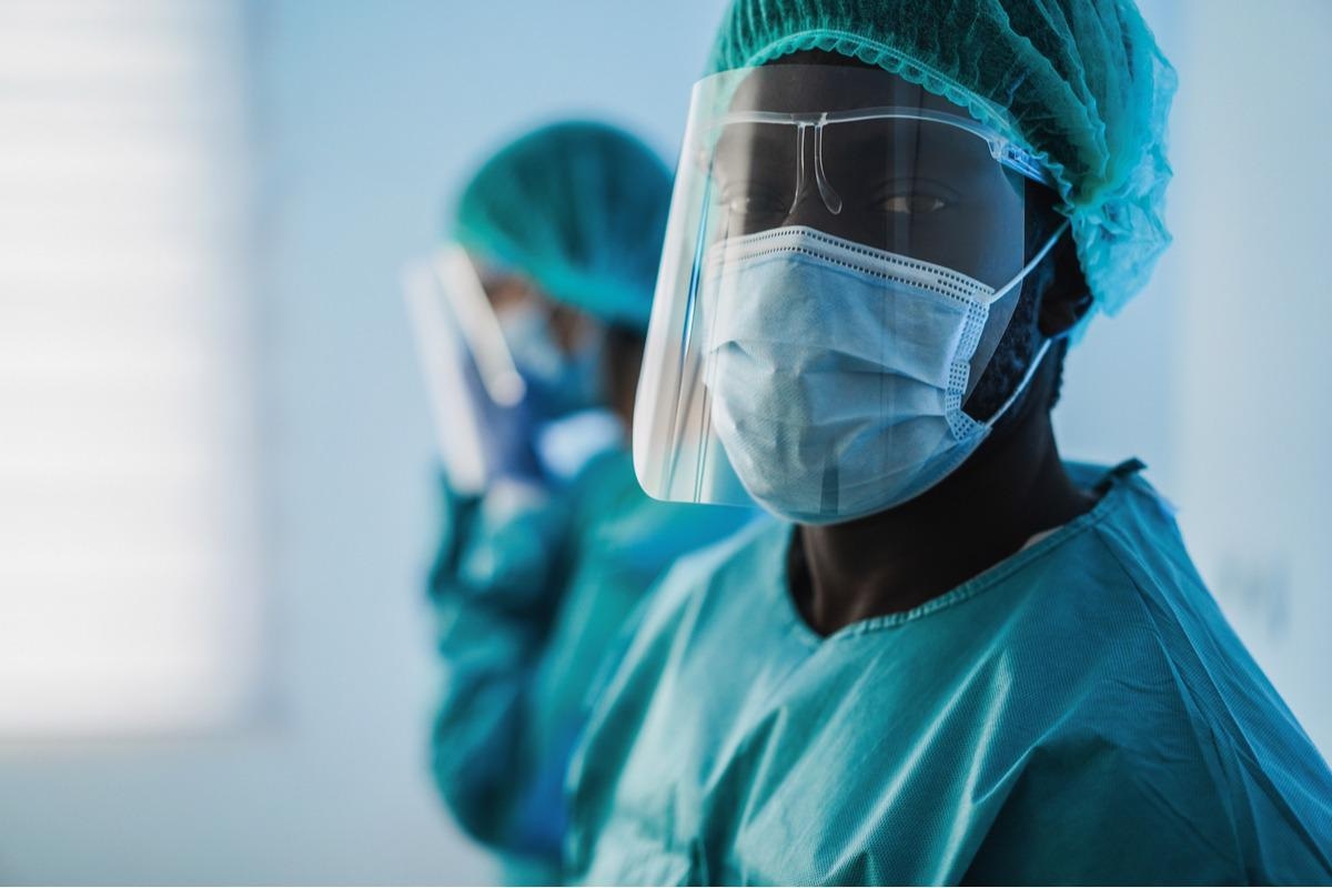 Study: SARS-CoV-2 Omicron symptomatic infections in previously infected or vaccinated South African healthcare workers. Image Credit: DisobeyArt/Shutterstock