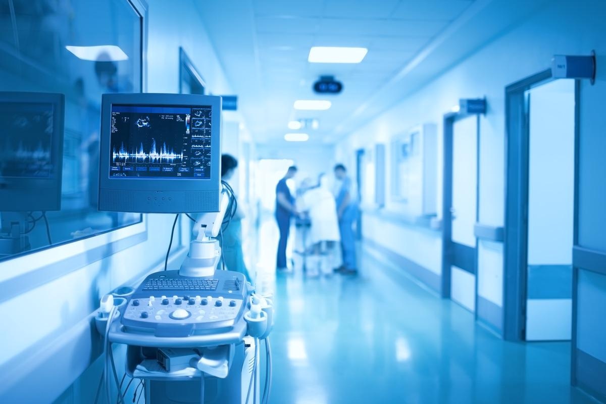 Study: Syndromic surveillance for severe acute respiratory infections (SARI) enables valid estimation of COVID-19 hospitalization incidence and reveals underreporting of hospitalizations during pandemic peaks of three COVID-19 waves in Germany, 2020-2021. Image Credit: sfam_photo/Shutterstock