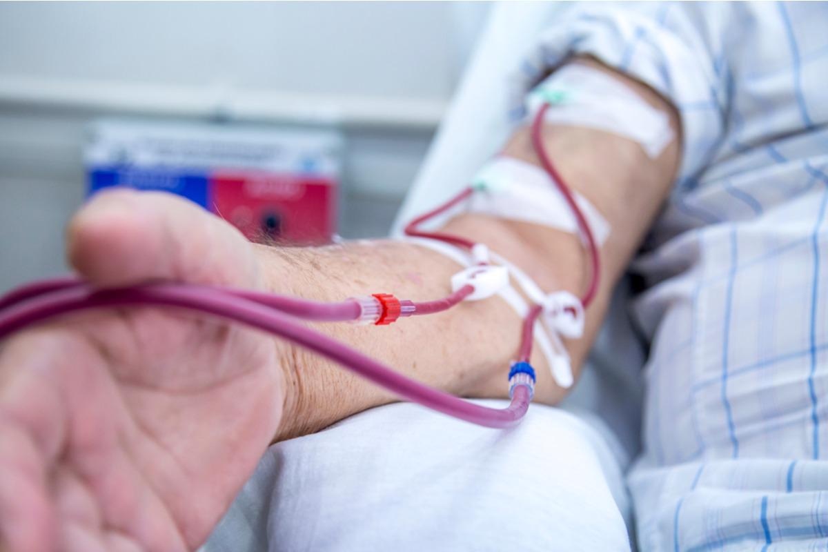 Study: Diminishing Immune Responses against Variants of Concern in Dialysis Patients 4 Months after SARS-CoV-2 mRNA Vaccination. Image Credit: mailsonpignata/Shutterstock