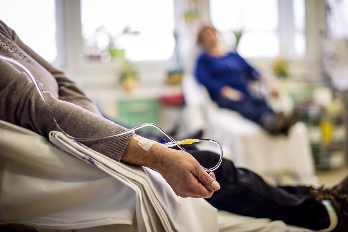 Study: Scottish COVID CAncer iMmunity Prevalence (SCCAMP) - a longitudinal study of patients with cancer receiving active anti-cancer treatment during the COVID-19 pandemic. Image Credit: goodbishop/Shutterstock
