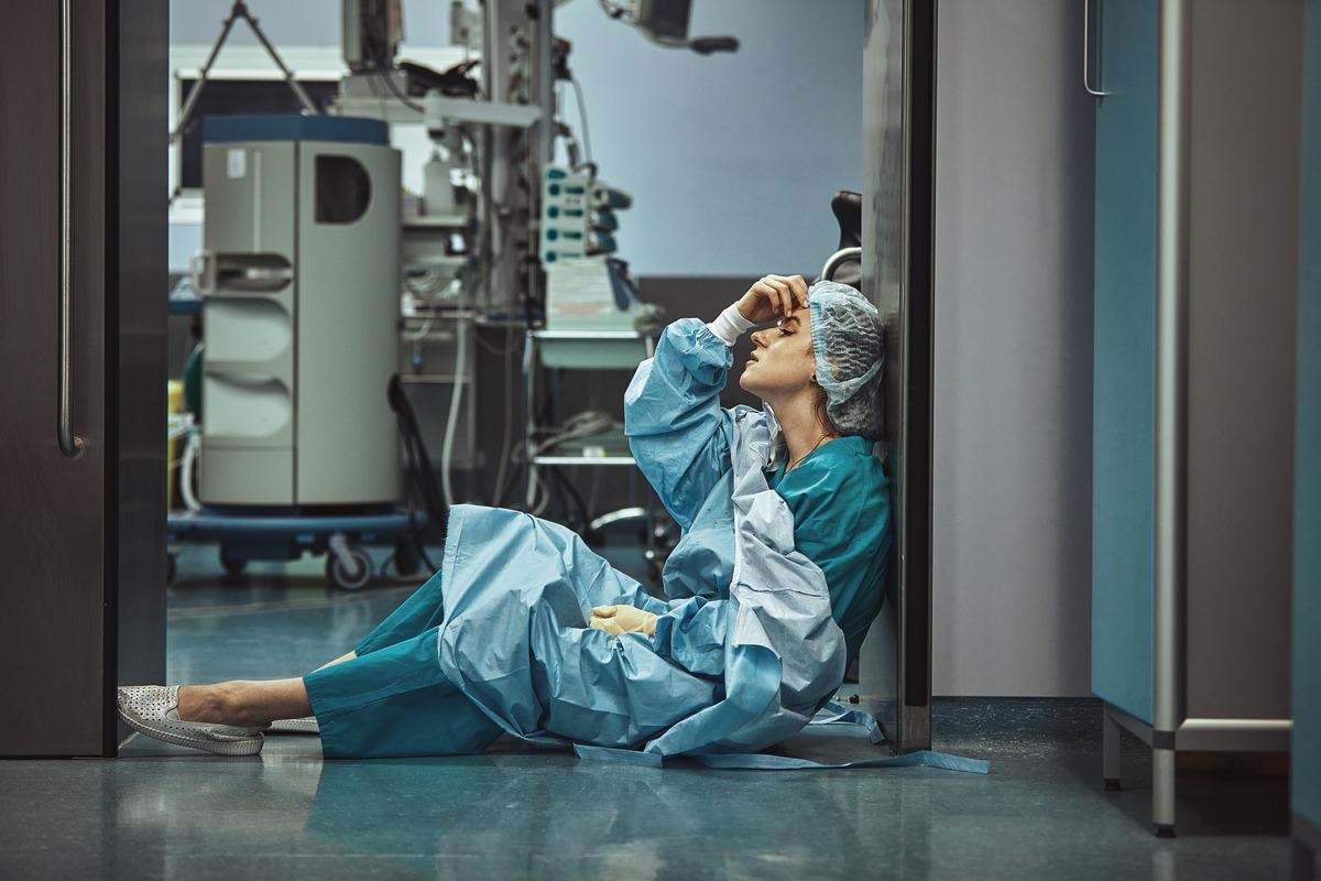 Study: Physical, psychological and cognitive profile of post-COVID condition in healthcare workers, Quebec, Canada. Image Credit: Gerain0812/Shutterstock