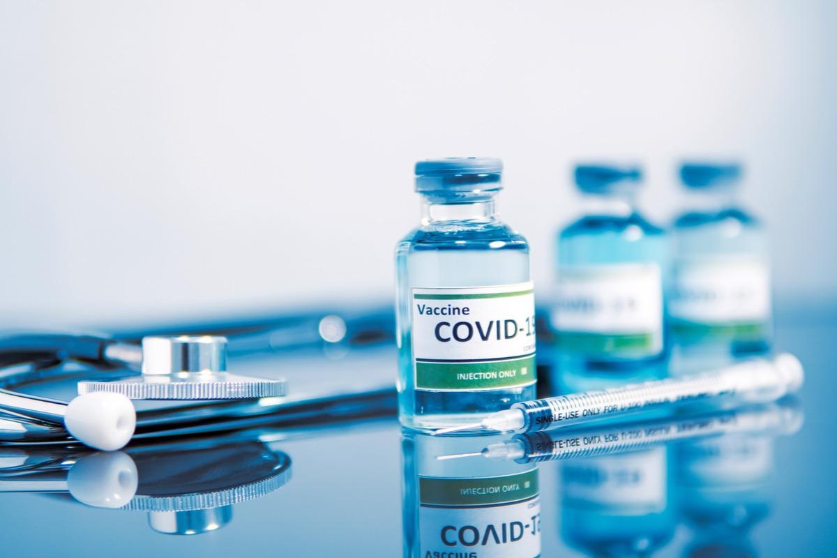 Study: Safety and immunogenicity of SARS-CoV-2 vaccine MVC-COV1901 in adolescents in Taiwan: A double-blind, randomized, placebo-controlled phase 2 trial. Image Credit: Ken stocker/Shutterstock
