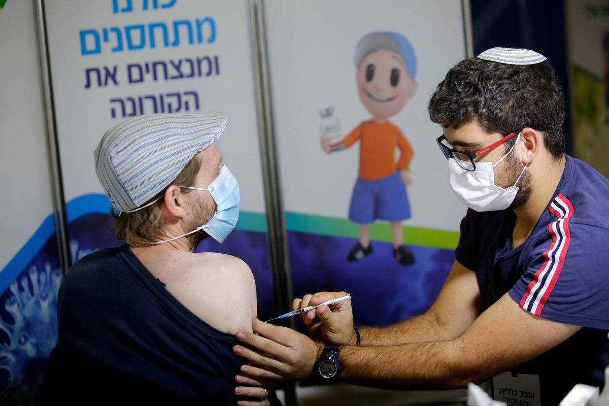 Study: BNT162b2 mRNA Vaccinations in Israel: Understanding The Impact and Improving The Vaccination Policies by Redefining The Immunized Population. Image Credit: Gil Cohen Magen/Shutterstock