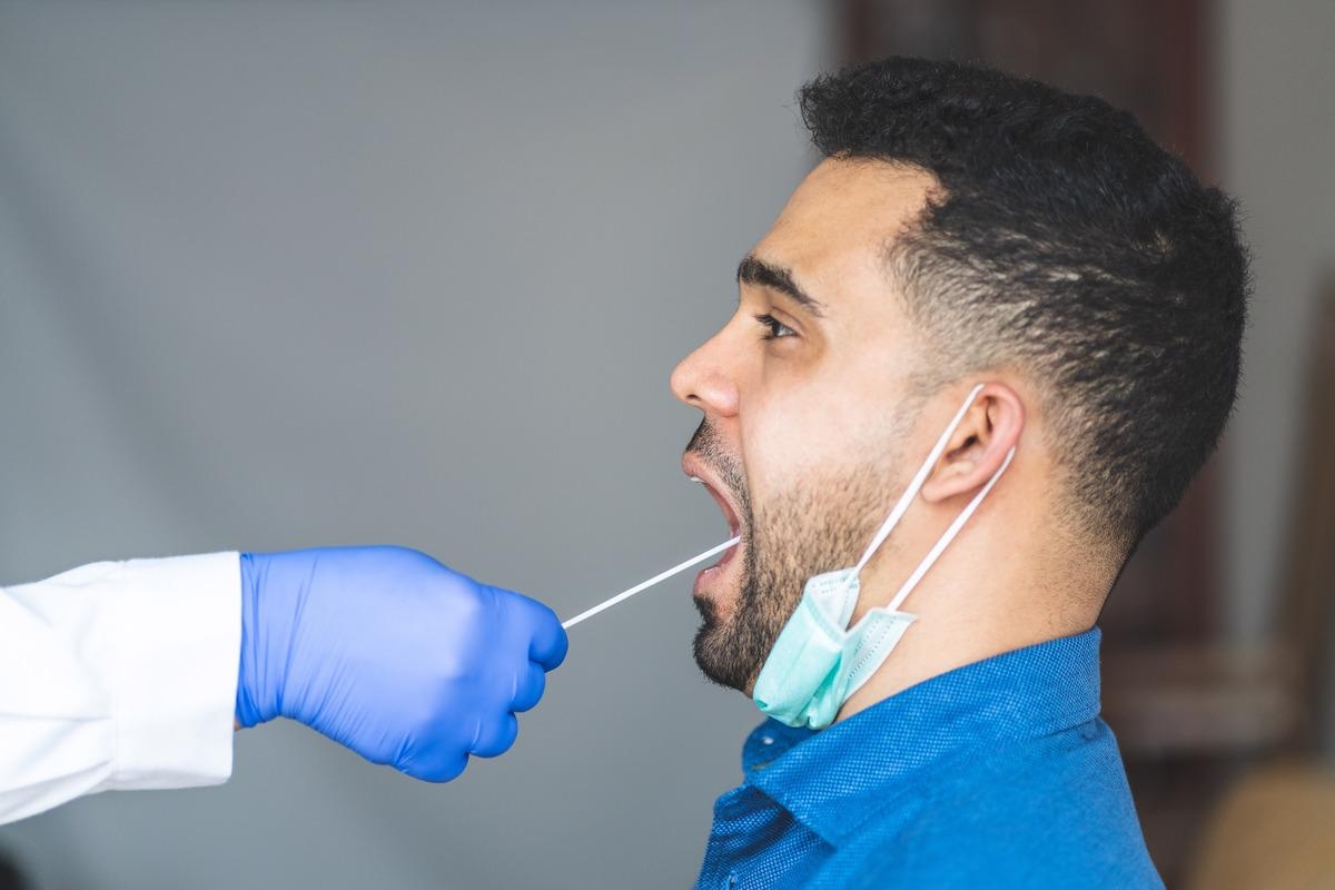 Study: From Delta to Omicron SARS-CoV-2 variant: switch to saliva sampling for higher detection rate. Image Credit: Marmolejos/Shutterstock
