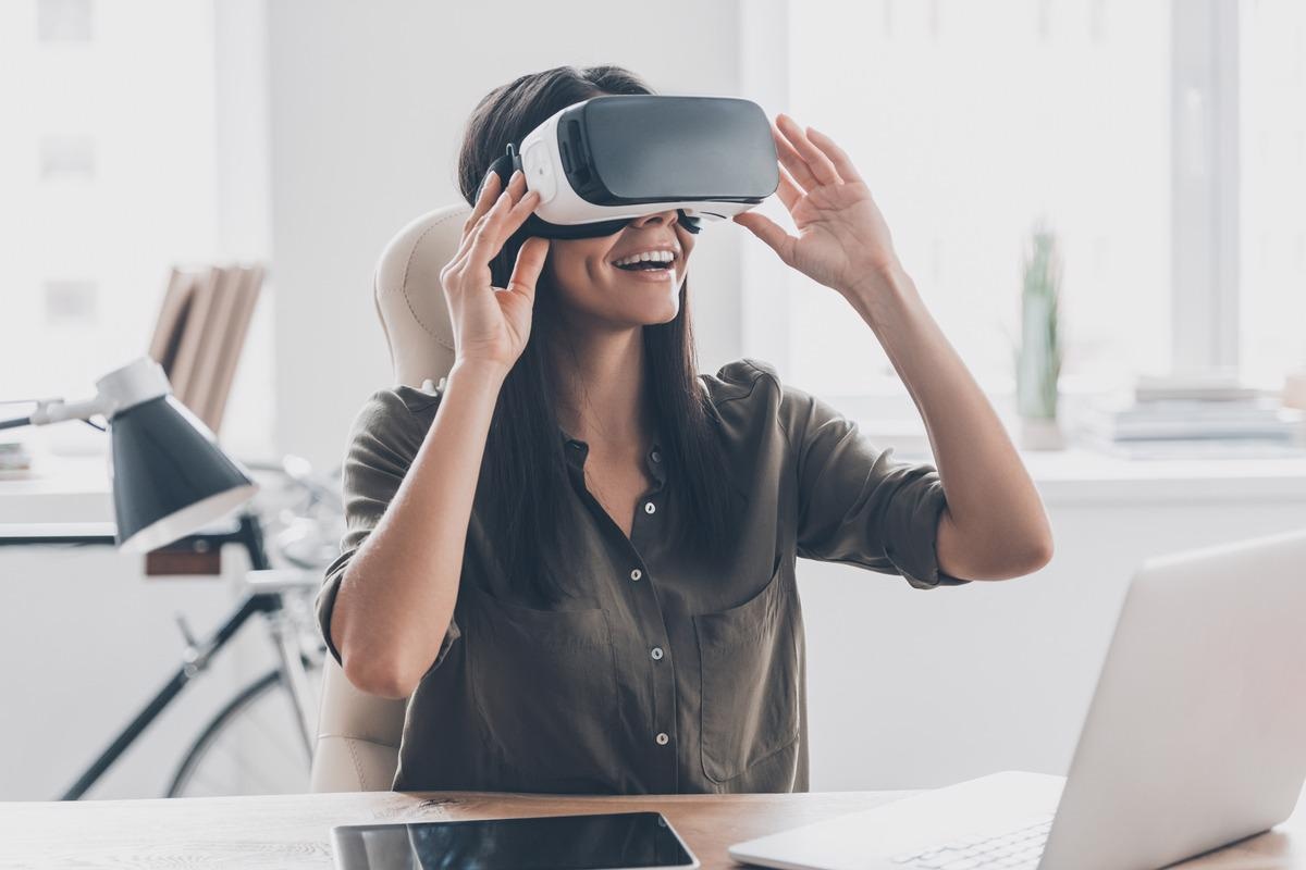 Study: Virtual reality reduces COVID‑19 vaccine hesitancy in the wild: a randomized trial. Image Credit: G-Stock Studio / Shutterstock.com