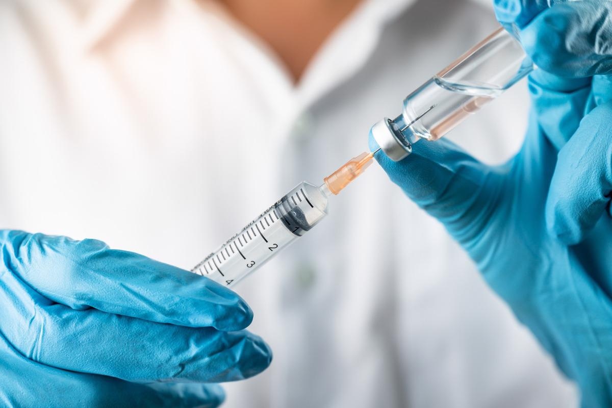 Study: Trivalent NDV-HXP-S vaccine protects against phylogenetically distant SARS-CoV-2 variants of concern in mice. Image Credit: PhotobyTawat/Shutterstock