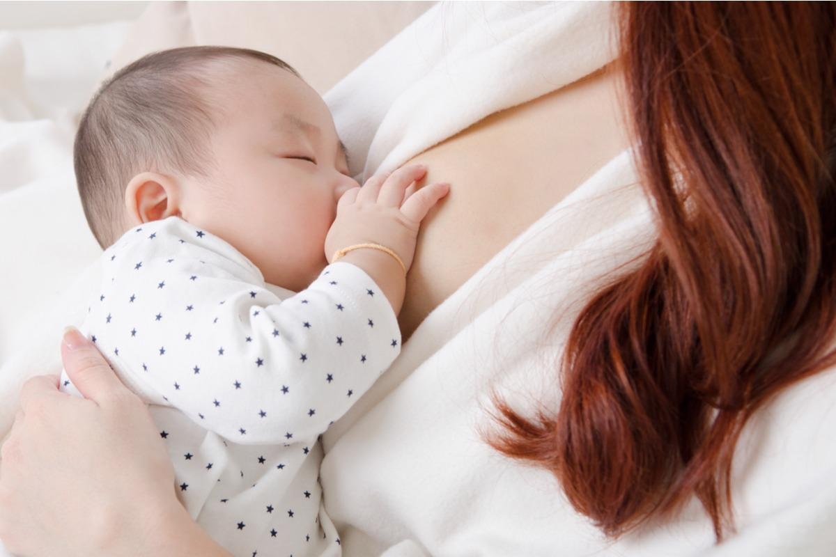 Study: Breastmilk feeding of infants at birth among people with confirmed SARS-CoV-2 infection in pregnancy — SET-NET, Five States, March 29, 2020–December 31, 2020. Image Credit: wong sze yuen/Shutterstock
