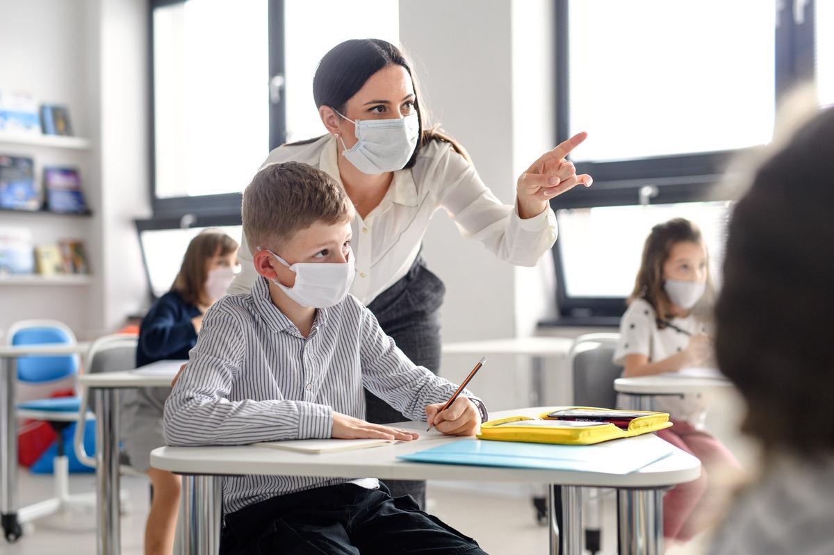 Study: Use of face masks did not impact COVID-19 incidence among 10–12-year-olds in Finland. Image Credit: Halfpoint/Shutterstock