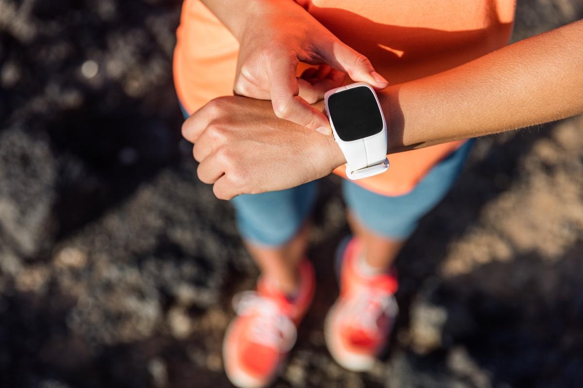 Study: Inter-individual variation in objective measure of reactogenicity following COVID-19 vaccination via smartwatches and fitness bands. Image Credit: Maridav/Shutterstock