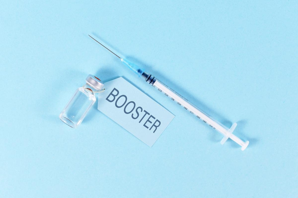 Study: High neutralizing activity against Omicron BA.2 can be induced by COVID-19 mRNA booster vaccination. Image Credit: Firn/Shutterstock