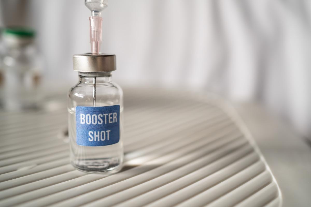 Study: Effectiveness of homologous and heterologous booster doses for an inactivated SARS-CoV-2 vaccine: a large-scale prospective cohort study. Image Credit: Wachiwit/Shutterstock