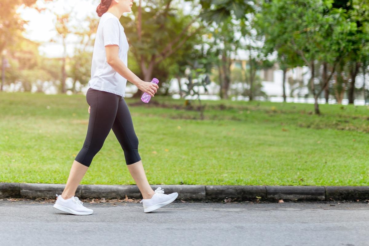 Study: Investigation of a UK biobank cohort reveals causal associations of self-reported walking pace with telomere length. Image Credit: Bignai/Shutterstock