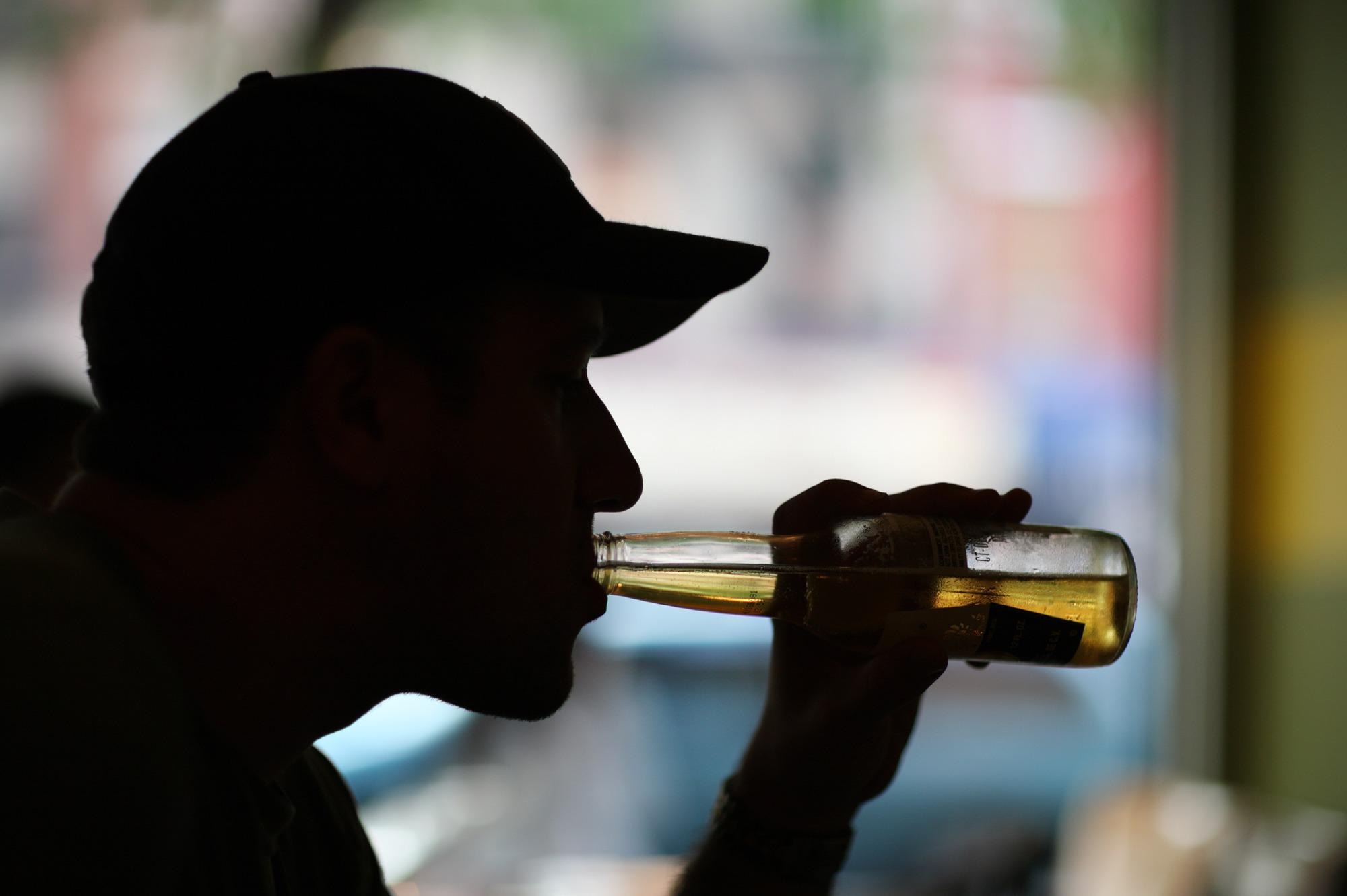 Study: Alcohol use trajectories among U.S. adults during the first 42 weeks of the COVID-19 pandemic. Image Credit: logoboom / Shutterstock