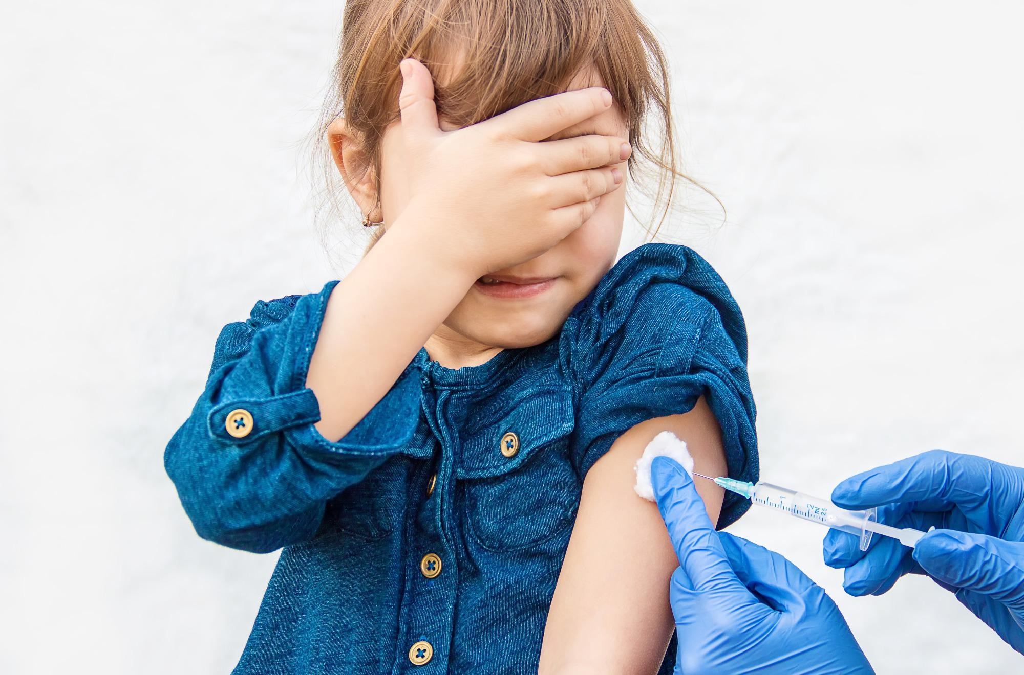 Study: Parents’ intention to vaccinate their child for COVID-19: a cross-sectional survey (CoVAccS – wave 3). Image Credit: Tatevosian Yana / Shutterstock