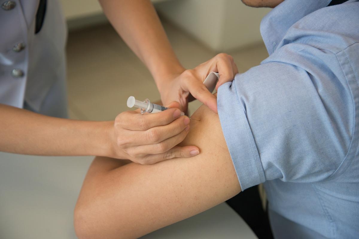 Study: Beyond the COVID-19 pandemic: increasing the uptake of influenza vaccination by health and aged care workers. Image Credit: Emmy1622/Shutterstock