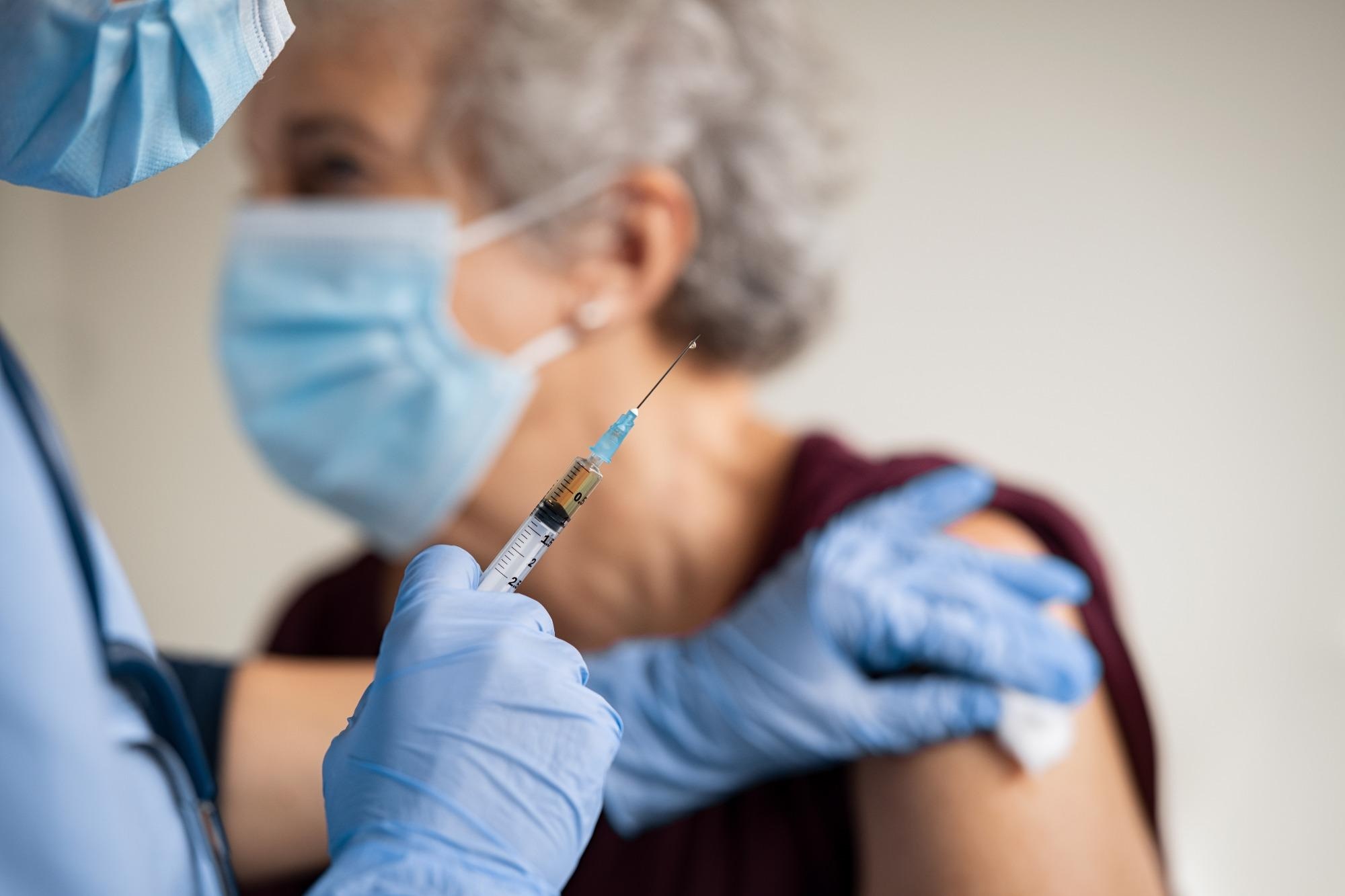 Study: Durability Of Protection Against Symptomatic Covid-19 Among Participants Of The Mrna-1273 Sars-Cov-2 Vaccine Trial.  Image Credit: Redo/Shutterstock